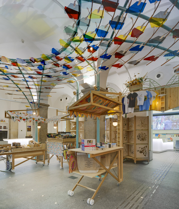 Made in Madrid! Giftshop and Tourist Point / Izaskun Chinchilla Architects