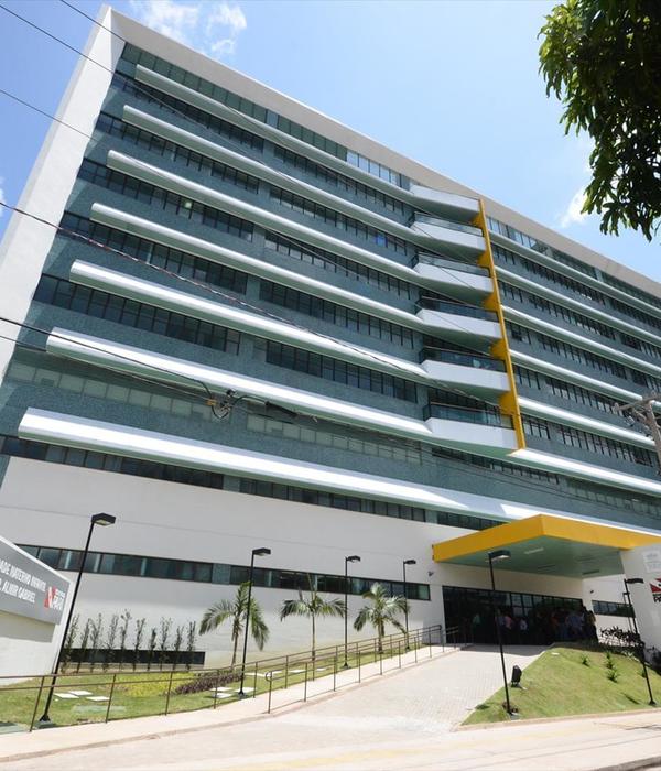 巴西圣卡萨基金会母婴医院 | 钢铁与生命的温柔结合