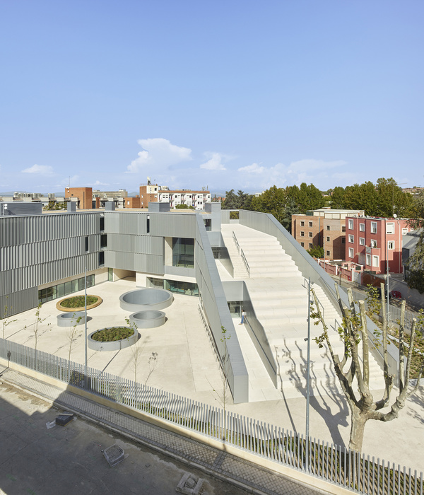 Faculty of Humanities and Communication Sciences / Nieto Sobejano Arquitectos