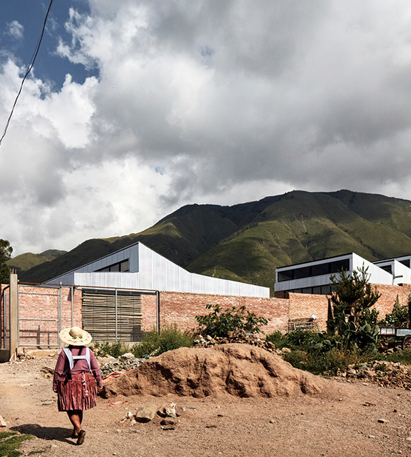 Boarding School at the Bella Vista Agronomy Campus in Bolivia / CODE