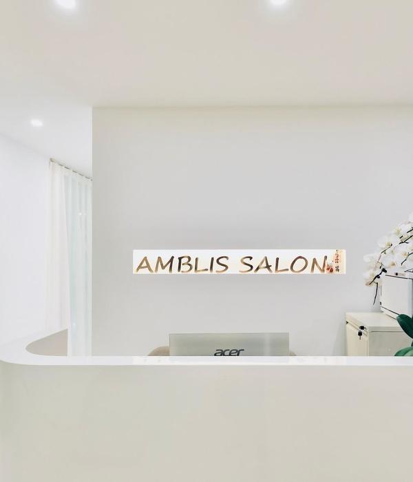 女子护肤中心“粉妆玉砌”，优雅曲线展现女性魅力