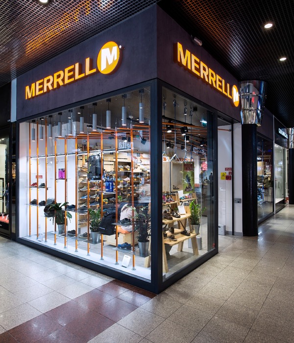 自然光材质打造明亮清新 Merrell 鞋店