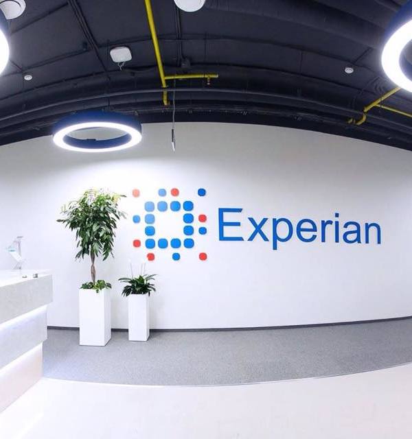 Experian 俄罗斯新办事处——现代简约的办公空间