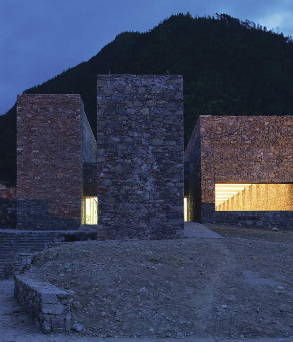 Tibet Namchabawa Visitor Centre / standardarchitecture