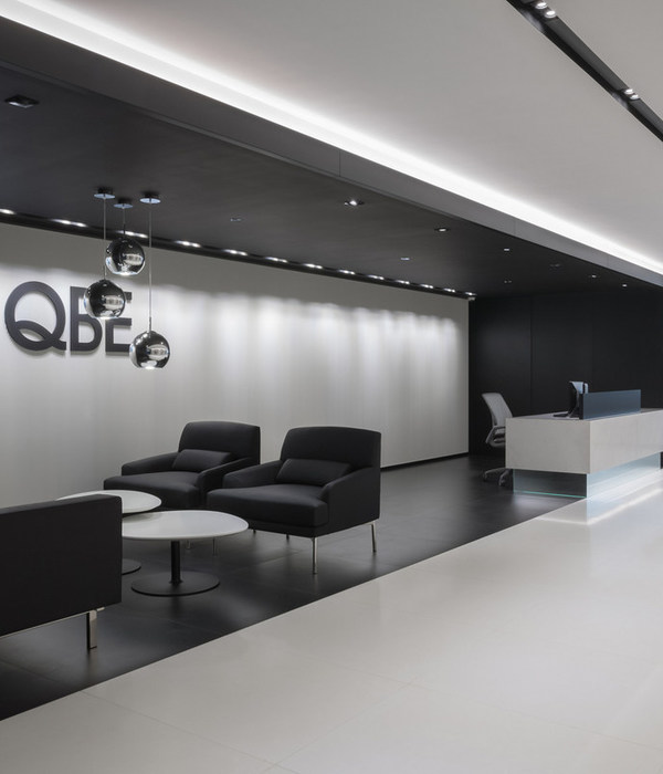 香港 QBE 保险办公室 - 开放式团队协作空间