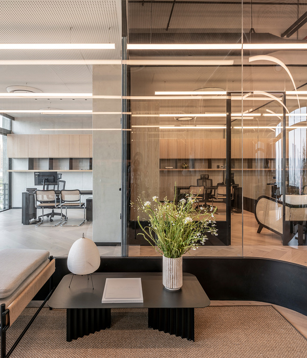 Kering Offices | 现代简约风，自然光线营造舒适办公环境