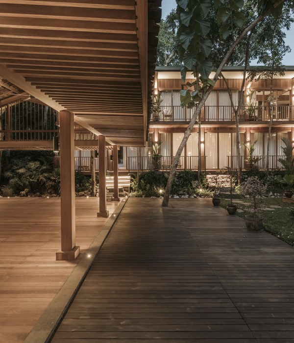 Retreat Village / Stilt Studios